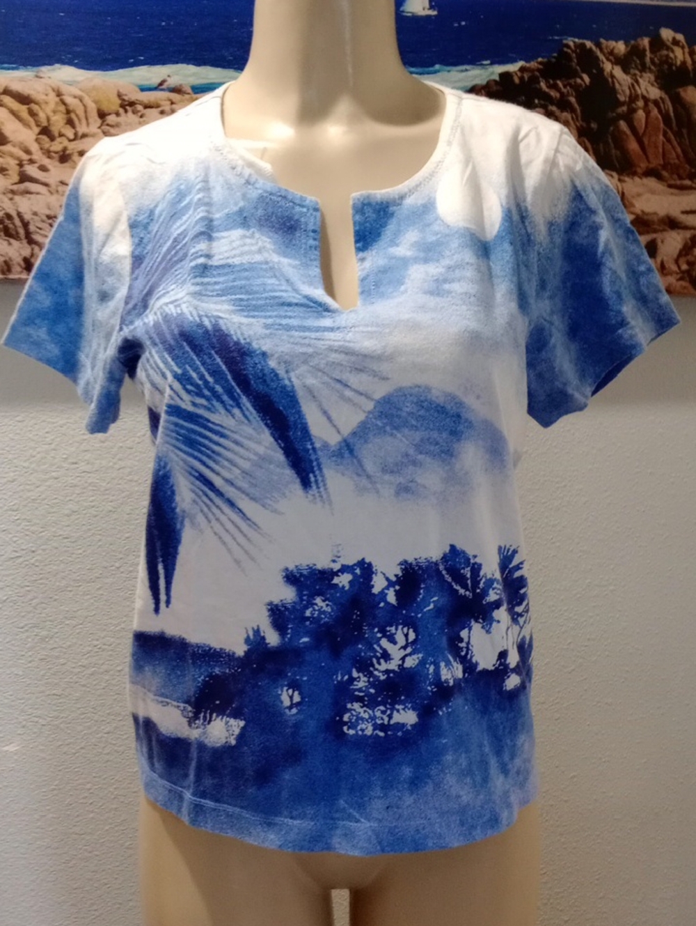 Liz Claiborne Blue and White Short-Sleeve Notch-Neck Tee